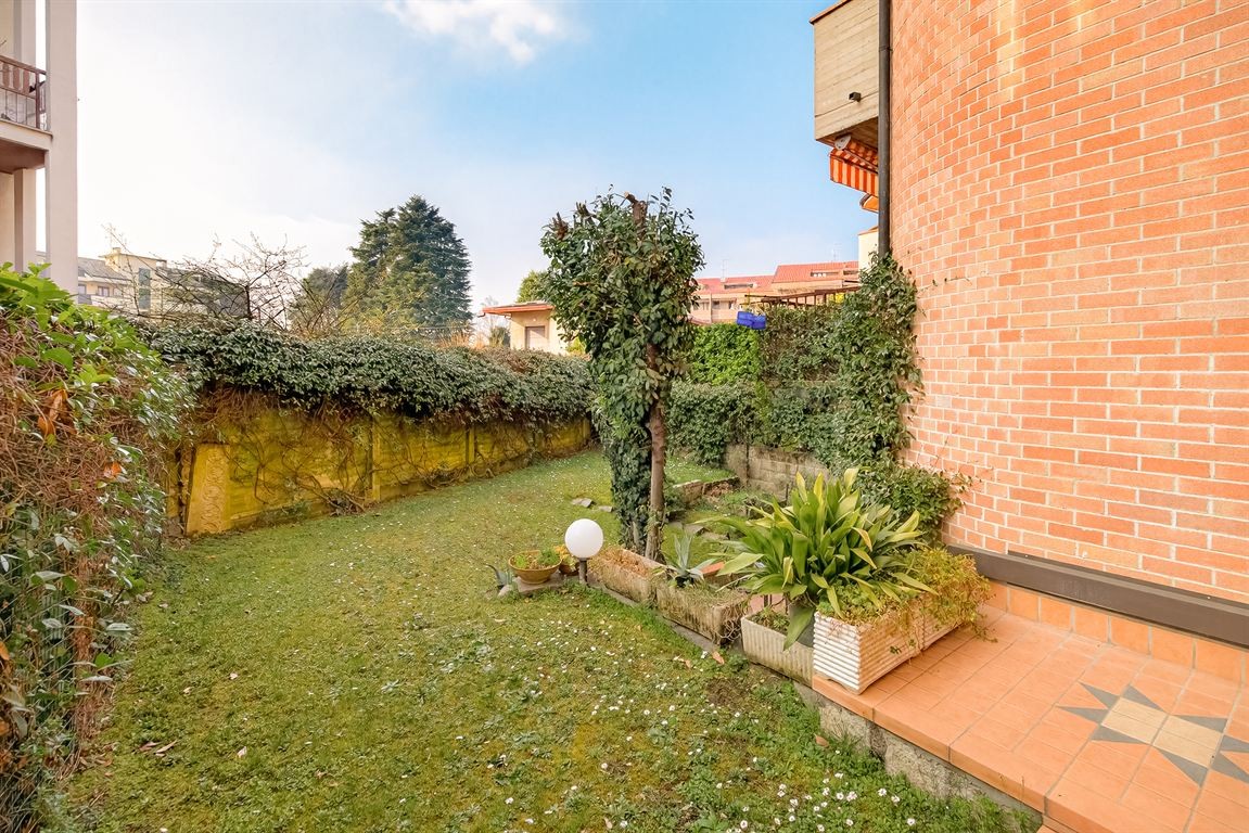 splendida villetta a schiera con giardino privato